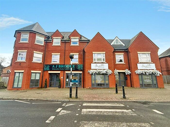 2 Bedroom Apartment For Sale In High Street, Crowthorne, Berkshire, RG45