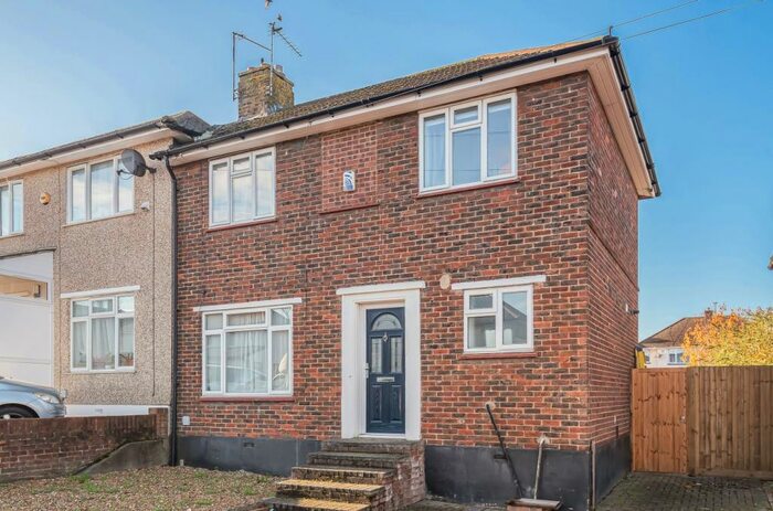 2 Bedroom Semi-Detached House To Rent In Glenmore Road Welling, DA16