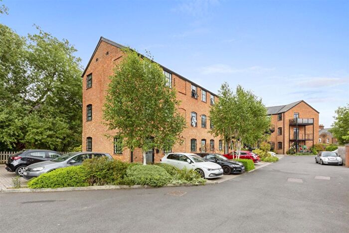 2 Bedroom Flat To Rent In River Court, High Wycombe (Furnished), HP11