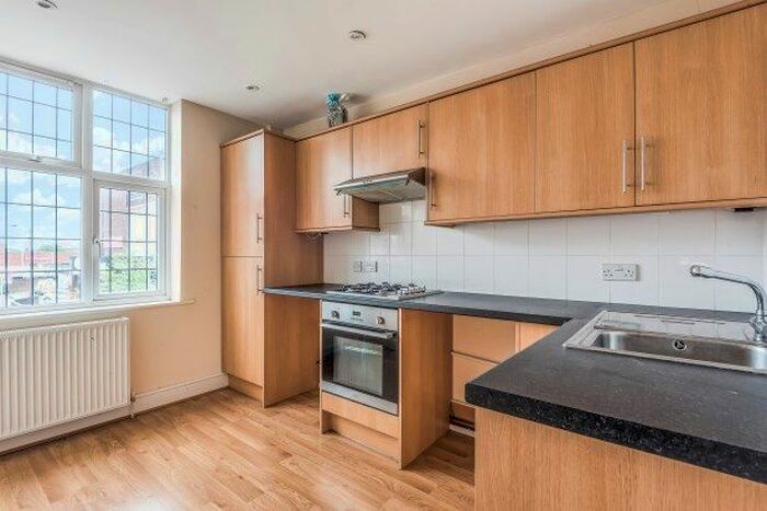 2 Bedroom Flat To Rent In Petts Wood, Orpington, BR5