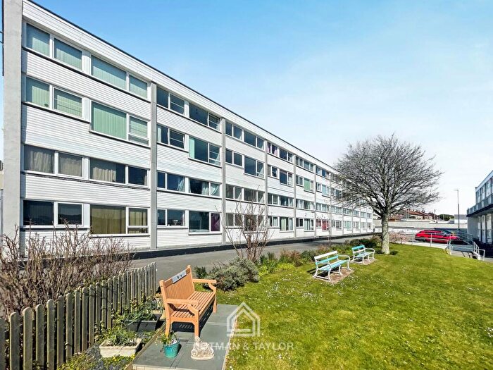 3 Bedroom Apartment For Sale In Marine Court, Torpoint, PL11