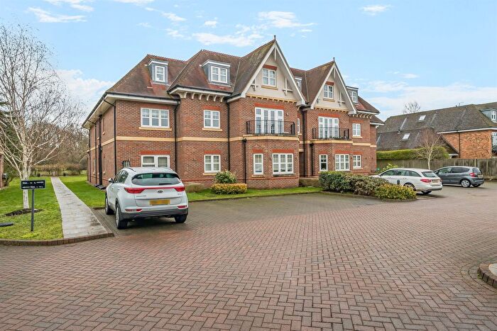 2 Bedroom Flat For Sale In Shoppenhangers Road, Maidenhead, SL6