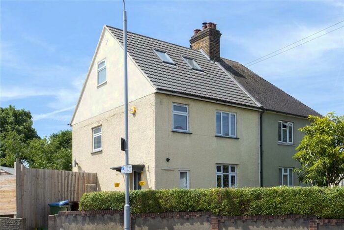 4 Bedroom Semi-Detached House To Rent In Winns Avenue, Walthamstow, London, E17