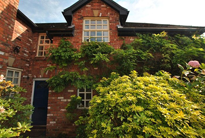 2 Bedroom Flat To Rent In Ashberry Drive, Appleton Thorn, Warrington, WA4