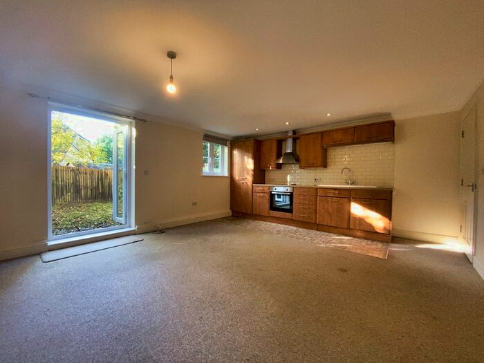 2 Bedroom Flat To Rent In Station Road, Heathfield TN21