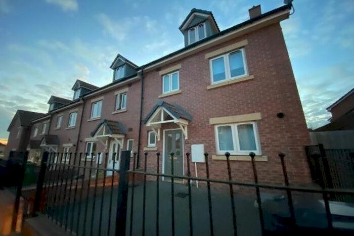 4 Bedroom End Of Terrace House To Rent In Malone Avenue, Swindon SN25