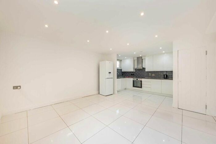 1 Bedroom Flat To Rent In Sutterton Street, Holloway, N7