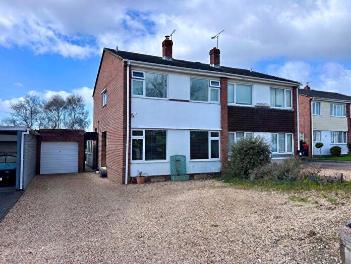 3 Bedroom Semi Detached House For Sale In Farnham Road, Branksome, BH12