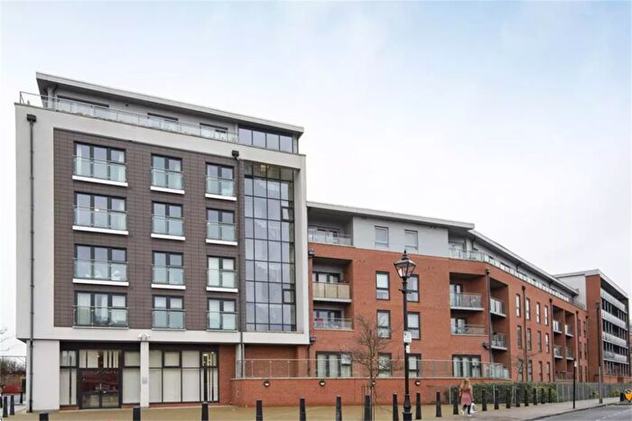 2 Bedroom Apartment To Rent In Windsor Court, Mostyn Grove, E3