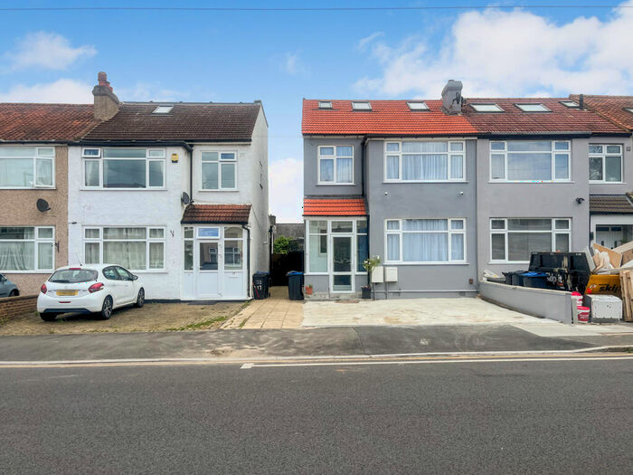 4 Bedroom End Of Terrace House To Rent In Hazelwood Avenue, Morden, SM4