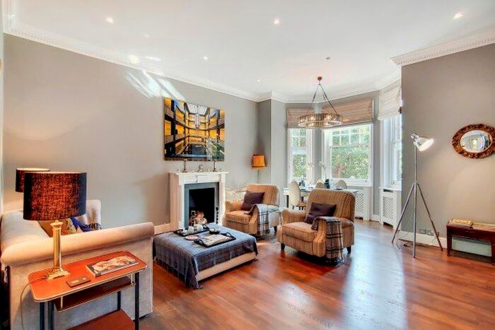 2 Bedroom Flat To Rent In Sloane Gardens, London, SW1W