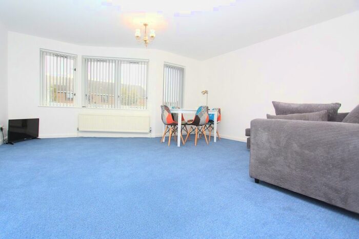 2 Bedroom Flat To Rent In Torrington Park, Finchley, London, N12