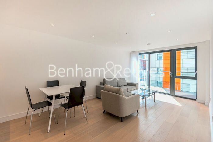 2 Bedroom Apartment To Rent In Kensington, Commercial Street, E1