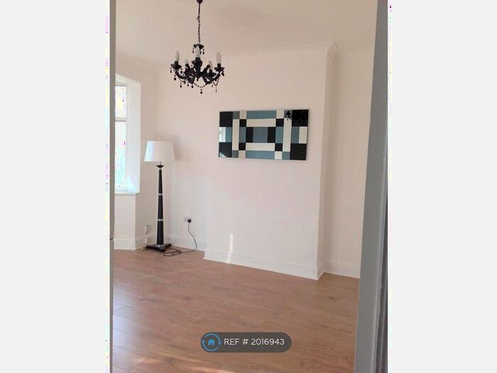 2 Bedroom Flat To Rent In Horns Road, Ilford, IG6