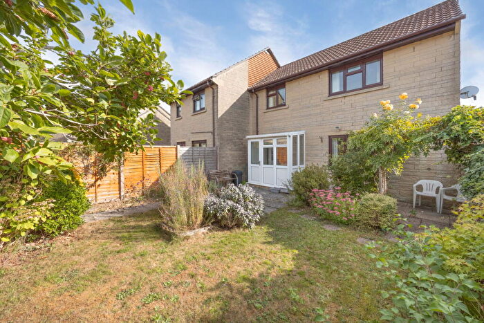 3 Bedroom Semi Detached House For Sale In Light Close, Corsham, SN13