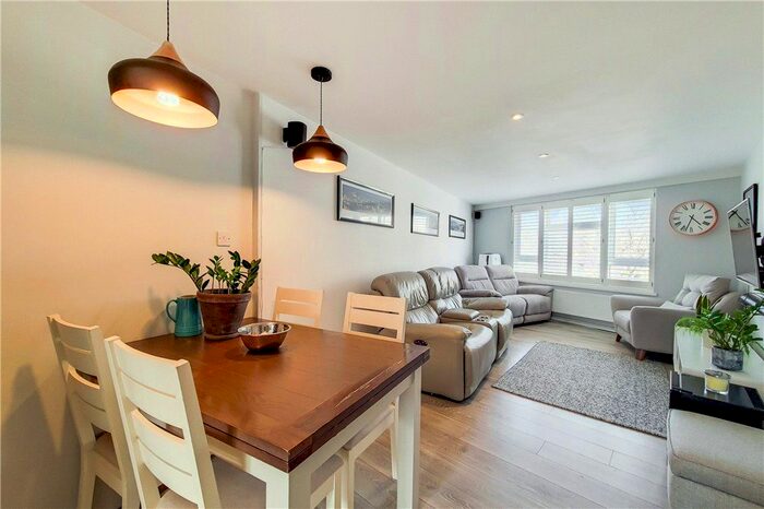 2 Bedroom Maisonette To Rent In Dunton Road, Bermondsey, London, SE1