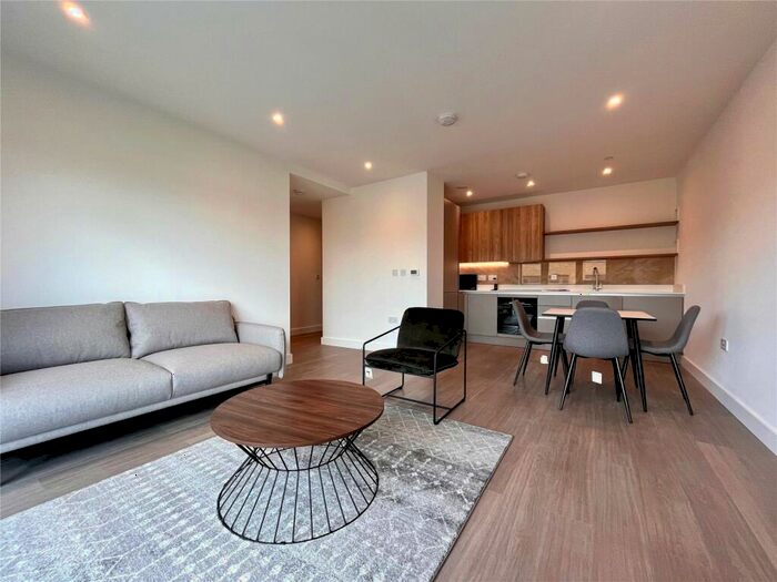 2 Bedroom Apartment To Rent In Flagstaff Road, Reading, Berkshire, RG2