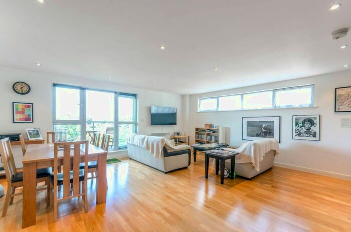 2 Bedroom Flat To Rent In Southgate Road, De Beauvoir Town, London, N1