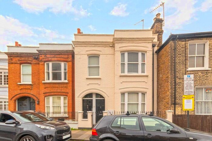 3 Bedroom Flat To Rent In Haldane Road, London, SW6
