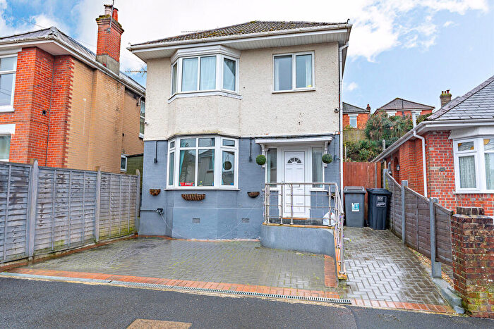 3 Bedroom Detached House For Sale In Firbank Road, Bournemouth, BH9