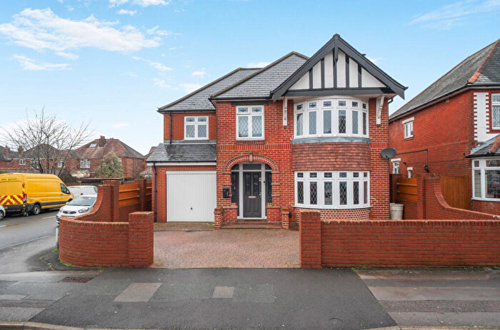 4 Bedroom Detached House For Sale In Whites Road, Bitterne, Southampton, Hampshire, SO19