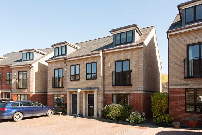 4 Bedroom Terraced House To Rent In St Bartholomews Court, Cambridge, CB5