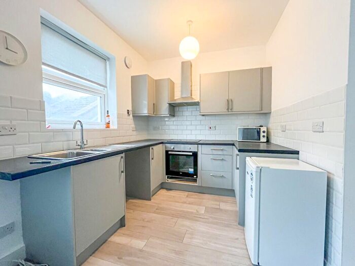 Flat To Rent In Station Road, Westcliff-On-Sea, Essex, SS0