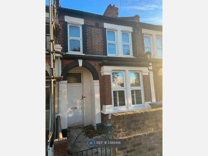 1 Bedroom Flat To Rent In First Floor, London, E11