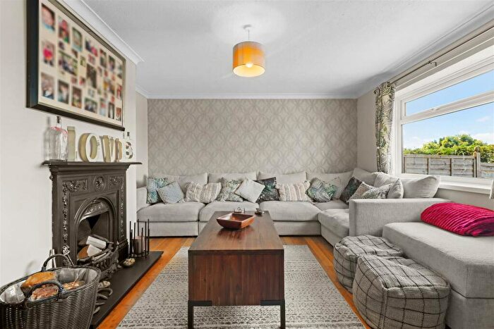 3 Bedroom End Of Terrace House For Sale In Bowley Road, Hailsham, BN27