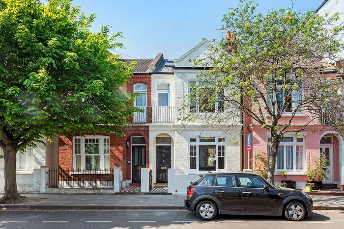 4 Bedroom Semi-Detached House To Rent In Fabian Roas, Fulham, London SW6