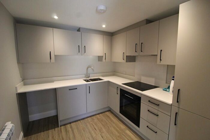 2 Bedroom Flat To Rent In Bargates, Christchurch, BH23