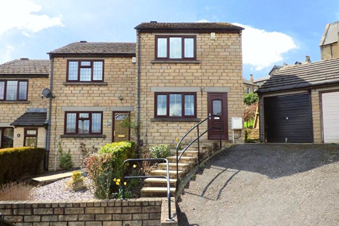 2 Bedroom End Of Terrace House For Sale In Newlands Close, Brighouse, HD6