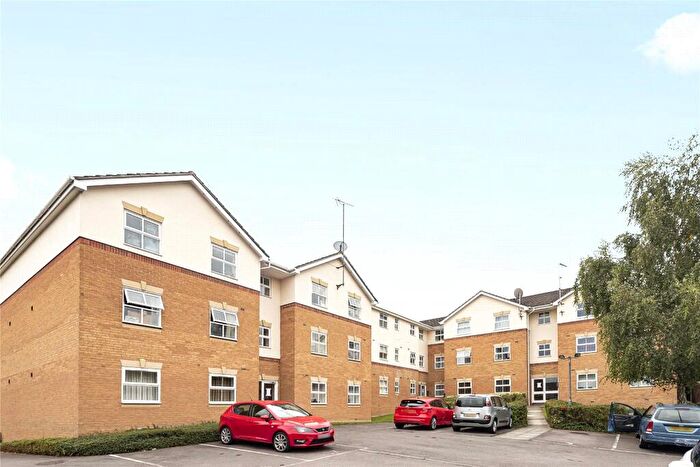 2 Bedroom Apartment For Sale In Elm Park, Reading, Berkshire, RG30