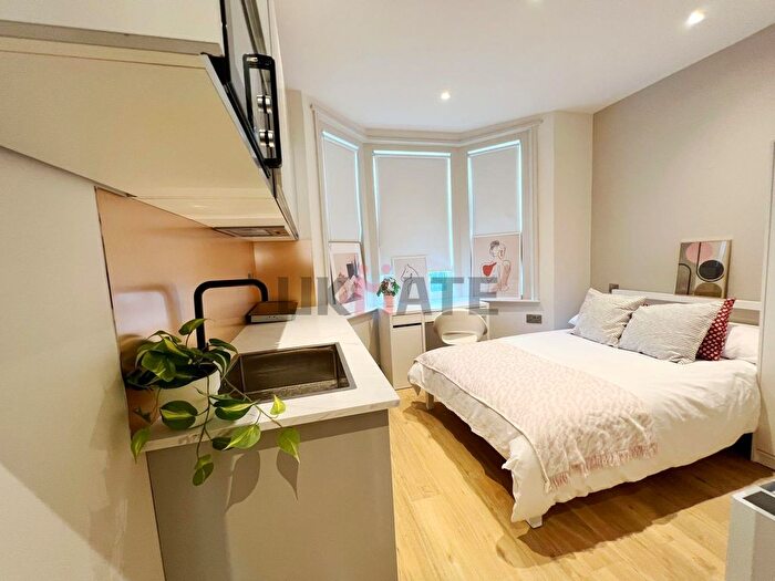 1 Bedroom Property To Rent In Clarence Villas, Hawks Road, Kingston Upon Thames, KT1