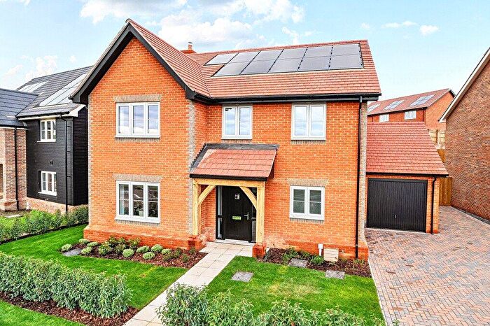 4 Bedroom Detached House For Sale In Hackney Way, Mortimer Common, Reading, Berkshire, RG7