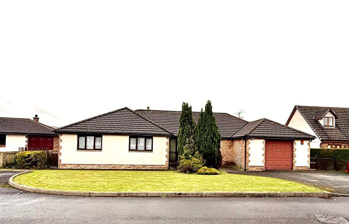 3 Bedroom Bungalow For Sale In Golwg Y Mynydd, Llangadog, SA19