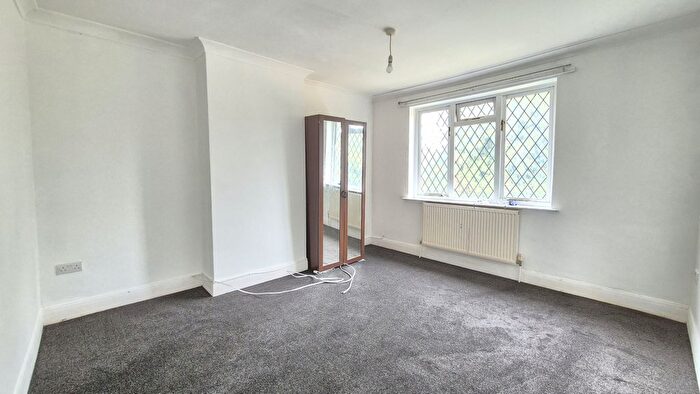 3 Bedroom Semi-Detached House To Rent In Bath Road, Harmondsworth, UB7