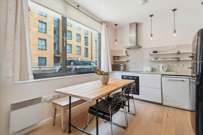 2 Bedroom Flat To Rent In Gifford Street, Islington, N1