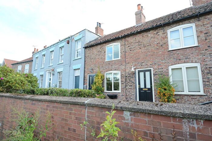 2 Bedroom Cottage To Rent In Water Row, Cawood, Selby, YO8