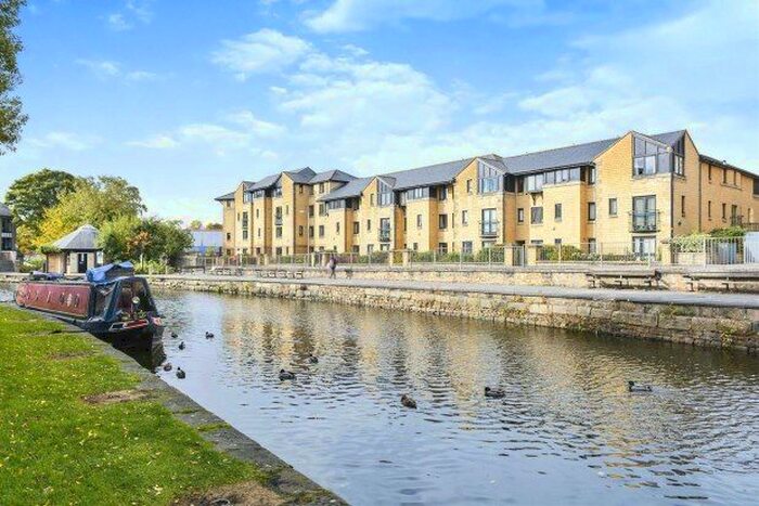 3 Bedroom Flat To Rent In Spinners Court, Lancaster, LA1