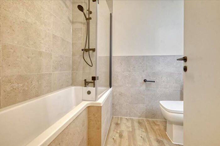 2 Bedroom Apartment To Rent In - Westcliff Avenue, Westcliff-on-Sea, SS0