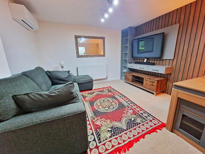 2 Bedroom Flat To Rent In St Andrews Rd, St Andrews Rd, Uxbridge, UB10