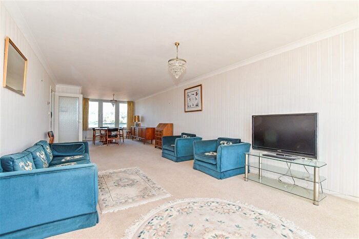 2 Bedroom Flat For Sale In South Road, Hythe, Kent, CT21