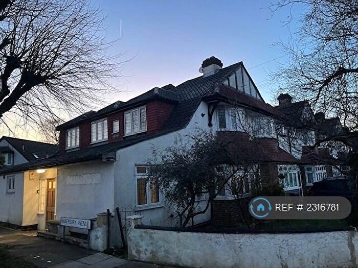 4 Bedroom Semi-Detached House To Rent In Melbourne Way, Enfield, EN1
