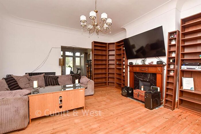 6 Bedroom Terraced House For Sale In Clarendon Road, Wallington, Surrey, SM6