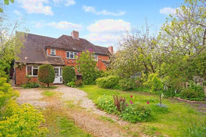 3 Bedroom Property To Rent In Courtfield Road, Oxford, OX33