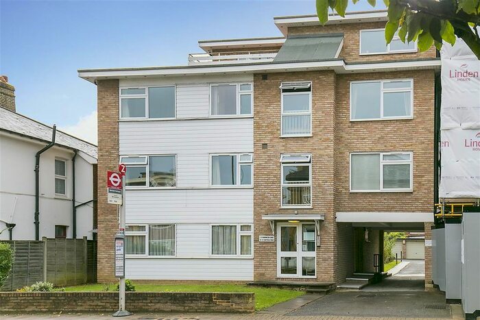 1 Bedroom Flat To Rent In Warrington Court, Hartfield Road, Wimbledon, SW19