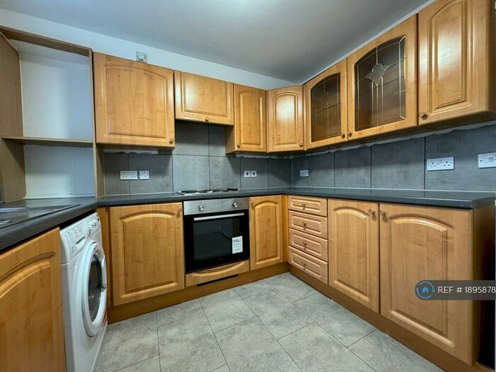 2 Bedroom Terraced House To Rent In Brook Street, Luton, LU3