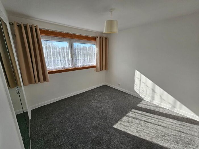 3 Bedroom Flat To Rent In Cameron Toll Gardens, Liberton, Edinburgh, EH16