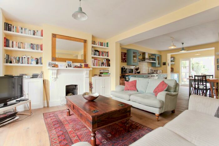 2 Bedroom Apartment To Rent In Westbourne Road, Islington, N7